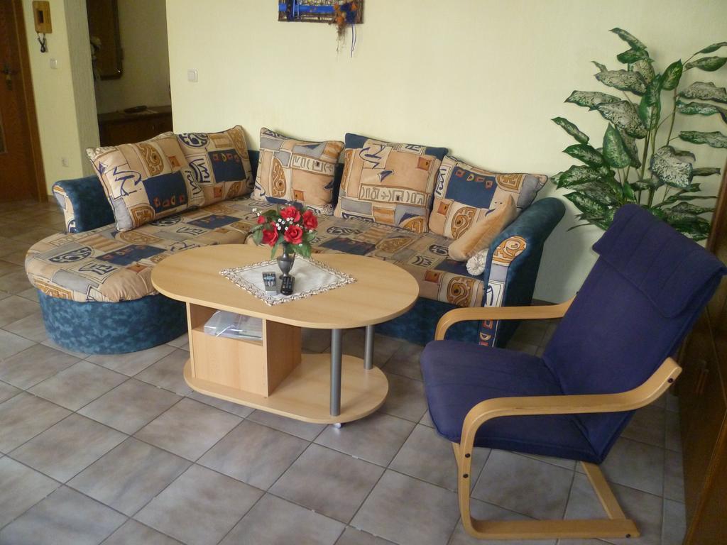 Pension-Elfi Maring-Noviand Room photo